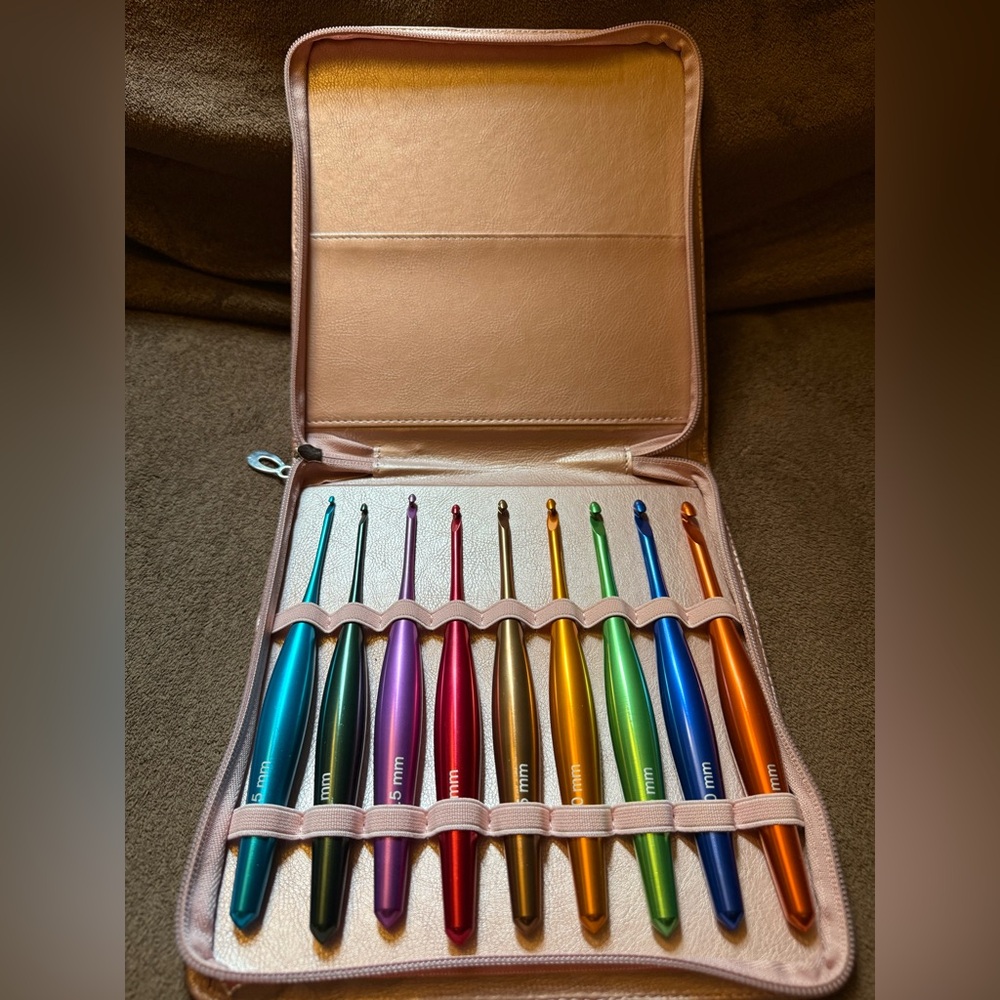 9 Oxidized Aluminum Crochet Hook Set with Storage Case